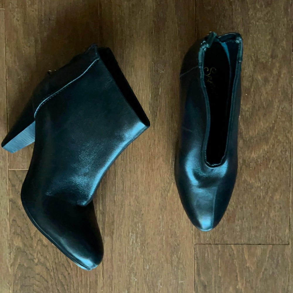Seychelles black leather ankle booties